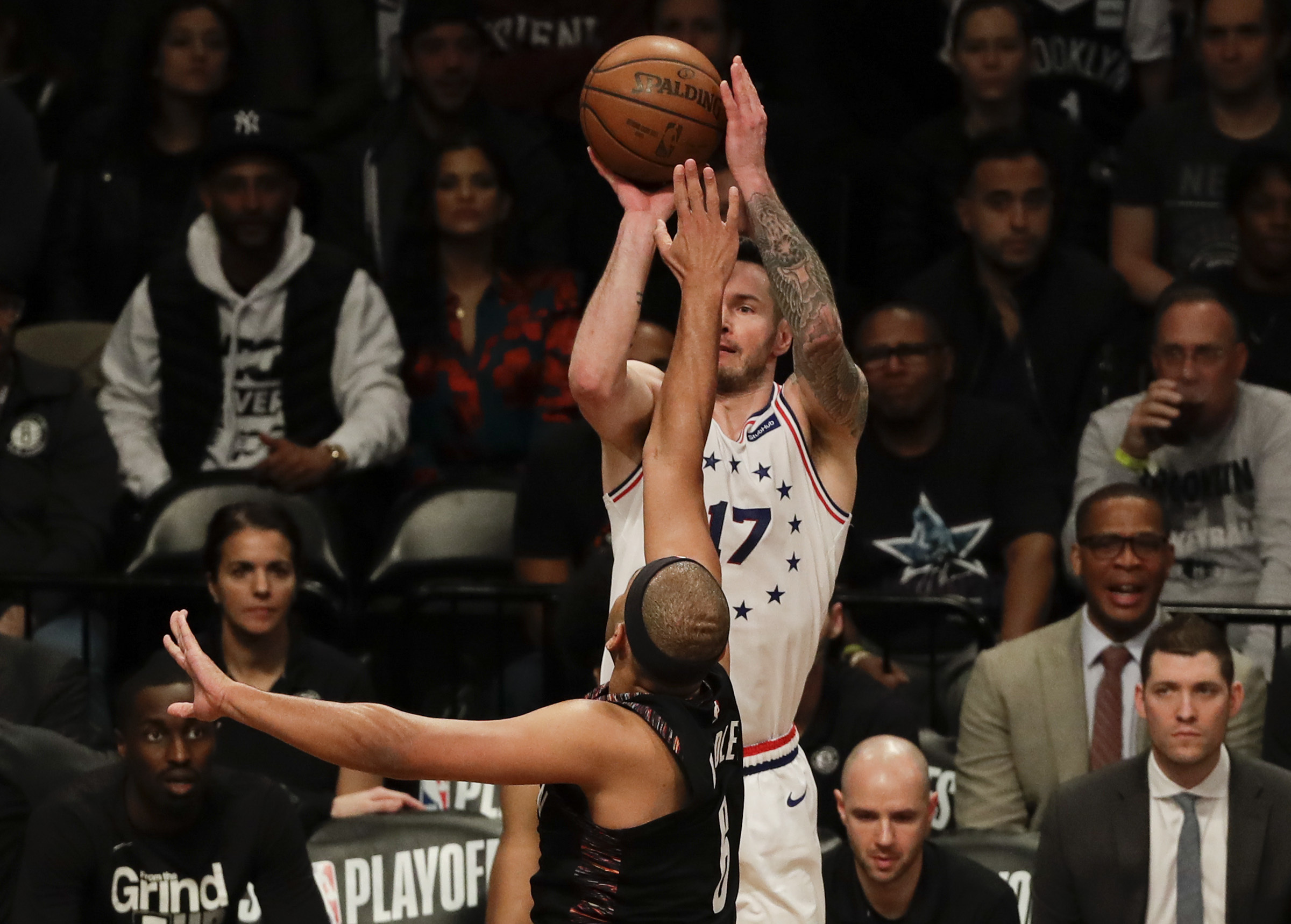 Xạ thủ 34 tuổi J.J. Redick - Vũ khí kì lạ của 76ers khiến Brooklyn Nets hoàn toàn bất lực